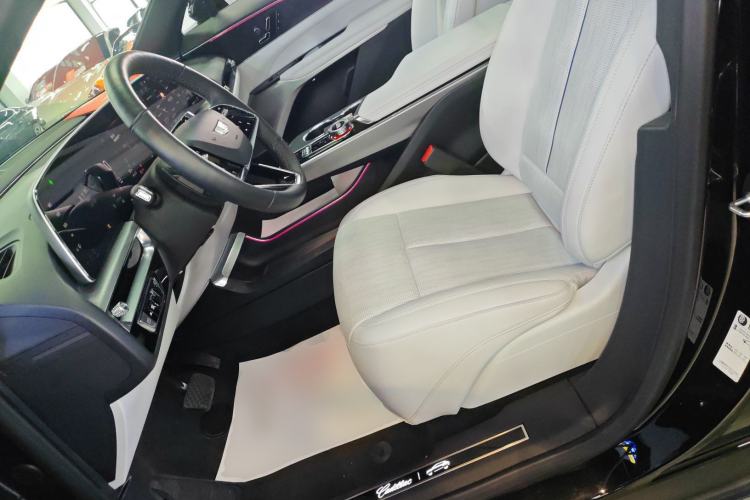 Used Cadillac LYRIQ 2024 Rear-Drive Standard Range Luxury Edition Left Front Seat