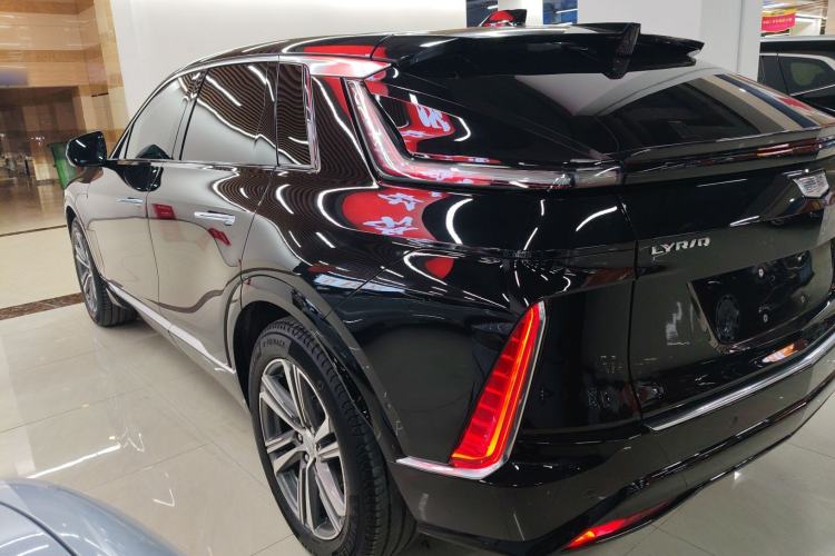 Used Cadillac LYRIQ 2024 Rear-Drive Standard Range Luxury Edition Left Side