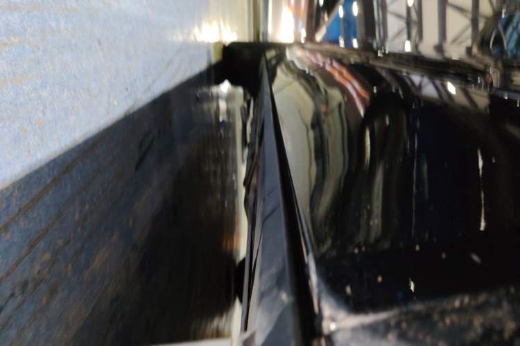 Used Cadillac LYRIQ 2024 Rear-Drive Standard Range Luxury Edition Left Side Sill