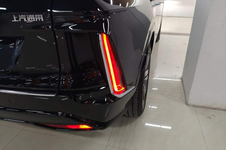 Used Cadillac LYRIQ 2024 Rear-Drive Standard Range Luxury Edition Right Rear Taillight