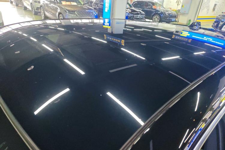 Used Cadillac LYRIQ 2024 Rear-Drive Standard Range Luxury Edition Roof
