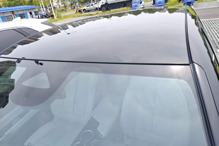 Used Cadillac LYRIQ 2024 Rear-Drive Standard Range Luxury Edition Roof