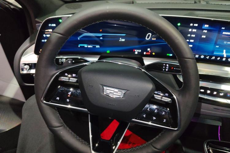 Used Cadillac LYRIQ 2024 Rear-Drive Standard Range Luxury Edition Steering Wheel