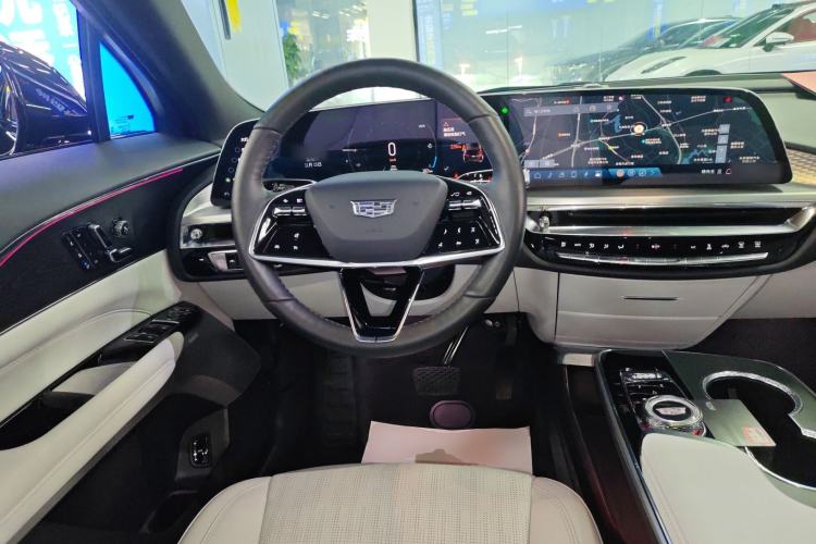 Used Cadillac LYRIQ 2024 Rear-Drive Standard Range Luxury Edition Steering Wheel