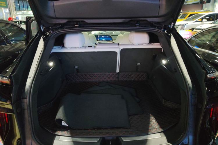 Used Cadillac LYRIQ 2024 Rear-Drive Standard Range Luxury Edition Trunk