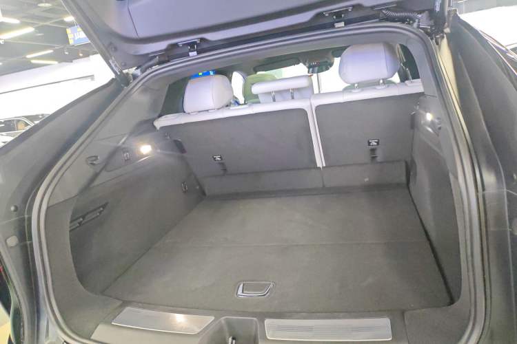 Used Cadillac LYRIQ 2024 Rear-Drive Standard Range Luxury Edition Trunk