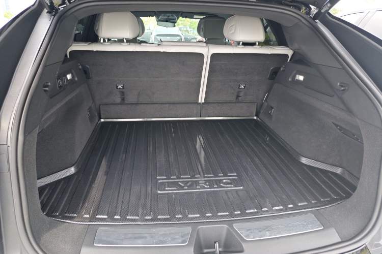 Used Cadillac LYRIQ 2024 Rear-Drive Standard Range Luxury Edition Trunk