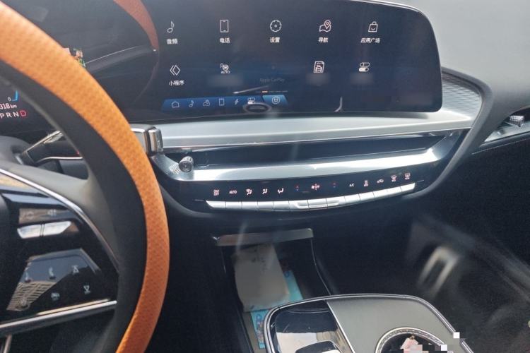 Used Cadillac LYRIQ 2024 Rear-Drive Standard Range Luxury Edition Audio And AC Panel