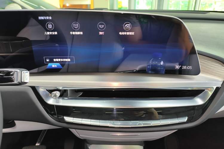 Used Cadillac LYRIQ 2024 Rear-Drive Standard Range Luxury Edition Audio And AC Panel