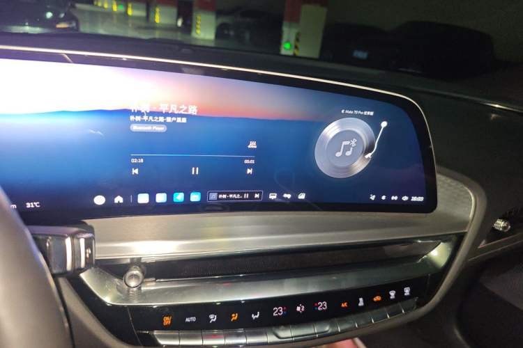 Used Cadillac LYRIQ 2024 Rear-Drive Standard Range Luxury Edition Audio And AC Panel