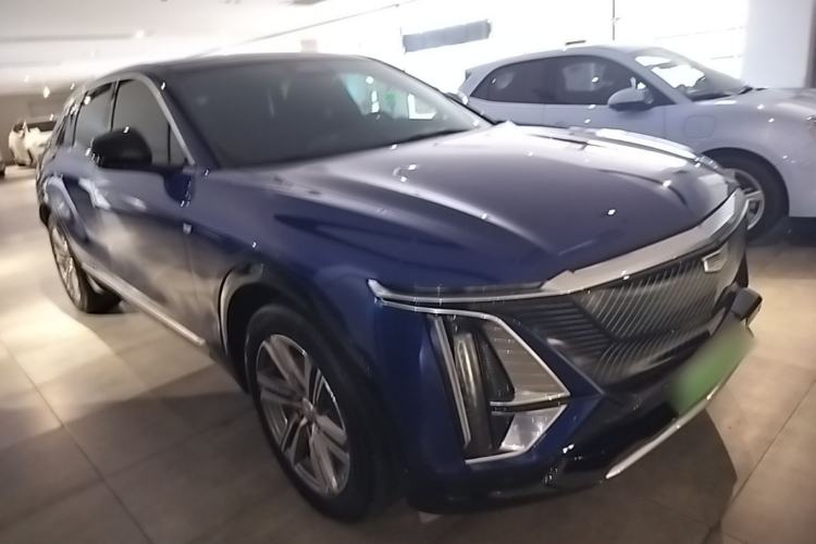 Used Cadillac LYRIQ 2024 Rear-Drive Standard Range Luxury Edition Front Right 45 Deg