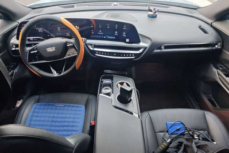 Used Cadillac LYRIQ 2024 Rear-Drive Standard Range Luxury Edition Interior 2