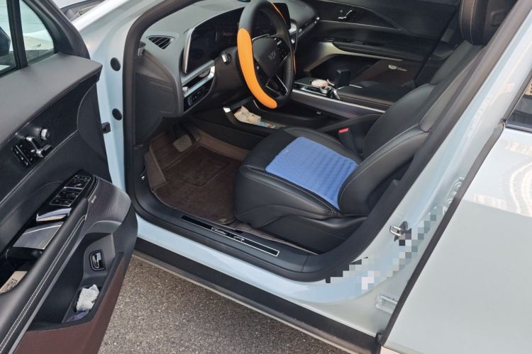 Used Cadillac LYRIQ 2024 Rear-Drive Standard Range Luxury Edition Interior 3