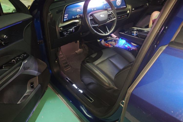 Used Cadillac LYRIQ 2024 Rear-Drive Standard Range Luxury Edition Left Front Seat