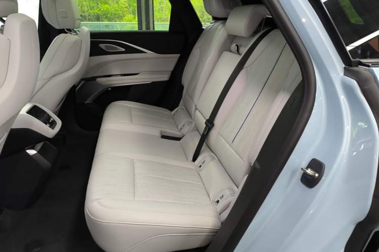 Used Cadillac LYRIQ 2024 Rear-Drive Standard Range Luxury Edition Left Rear Seat
