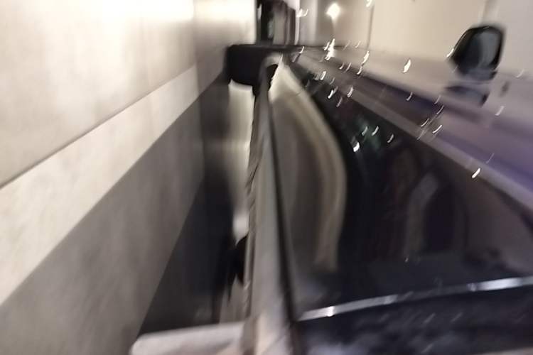 Used Cadillac LYRIQ 2024 Rear-Drive Standard Range Luxury Edition Left Side Sill