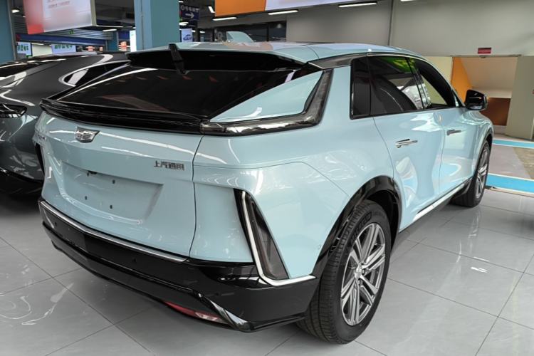 Used Cadillac LYRIQ 2024 Rear-Drive Standard Range Luxury Edition Rear Right 45 Deg