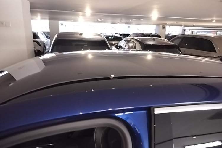 Used Cadillac LYRIQ 2024 Rear-Drive Standard Range Luxury Edition Roof