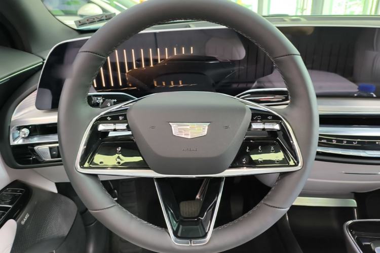 Used Cadillac LYRIQ 2024 Rear-Drive Standard Range Luxury Edition Steering Wheel