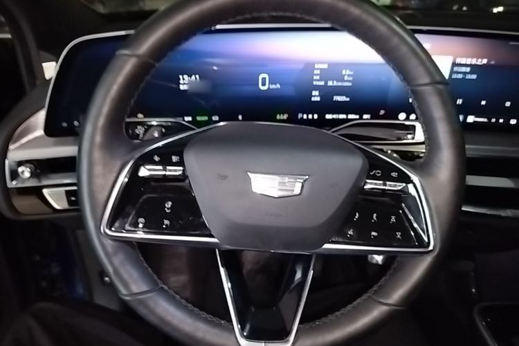 Used Cadillac LYRIQ 2024 Rear-Drive Standard Range Luxury Edition Steering Wheel