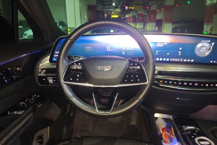 Used Cadillac LYRIQ 2024 Rear-Drive Standard Range Luxury Edition Steering Wheel