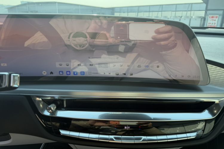 Used Cadillac LYRIQ 2024 Rear-Drive Standard Range Luxury Edition Audio And AC Panel
