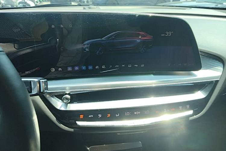 Used Cadillac LYRIQ 2024 Rear-Drive Standard Range Luxury Edition Audio And AC Panel