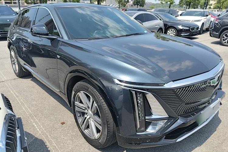 Used Cadillac LYRIQ 2024 Rear-Drive Standard Range Luxury Edition Front Right 45 Deg