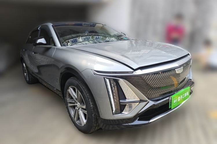 Used Cadillac LYRIQ 2024 Rear-Drive Standard Range Luxury Edition Front Right 45 Deg
