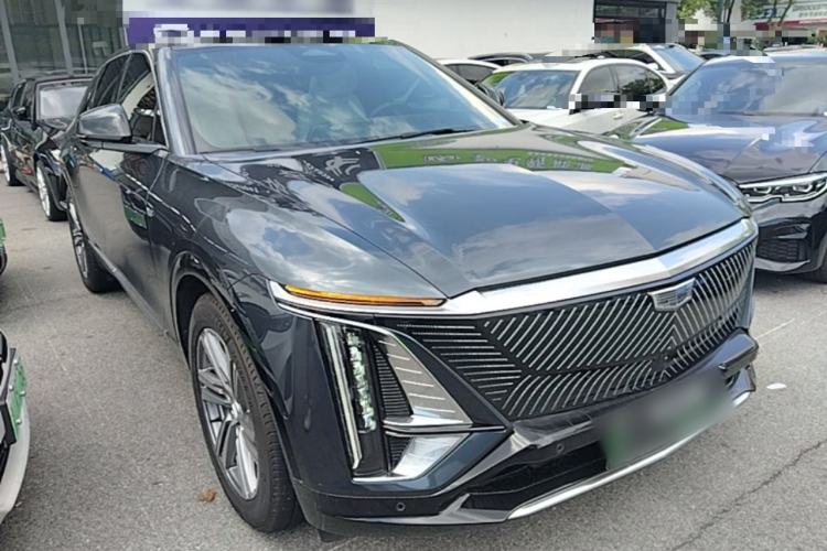 Used Cadillac LYRIQ 2024 Rear-Drive Standard Range Luxury Edition Front Right 45 Deg