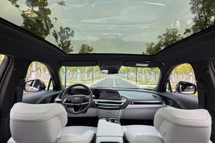 Used Cadillac LYRIQ 2024 Rear-Drive Standard Range Luxury Edition SUPER CRUISE Headliner