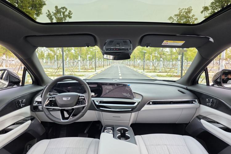 Used Cadillac LYRIQ 2024 Rear-Drive Standard Range Luxury Edition SUPER CRUISE Interior 1