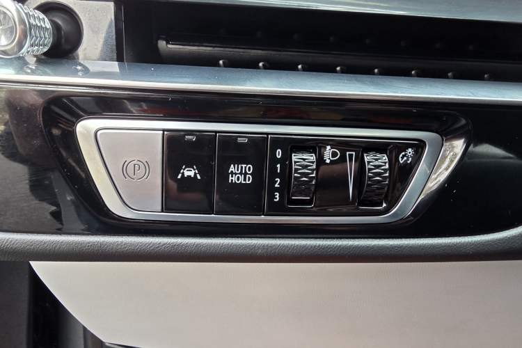 Used Cadillac LYRIQ 2024 Rear-Drive Standard Range Luxury Edition SUPER CRUISE Interior 10