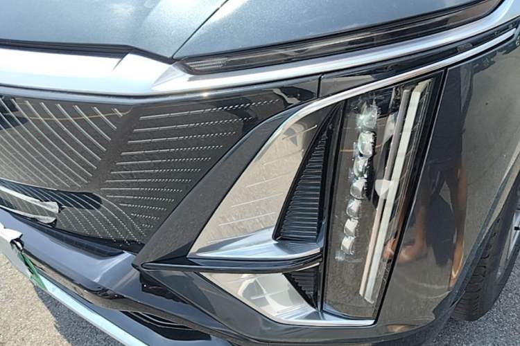 Used Cadillac LYRIQ 2024 Rear-Drive Standard Range Luxury Edition Left Front Headlight