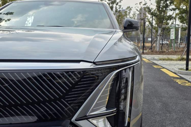 Used Cadillac LYRIQ 2024 Rear-Drive Standard Range Luxury Edition SUPER CRUISE Left Front Headlight