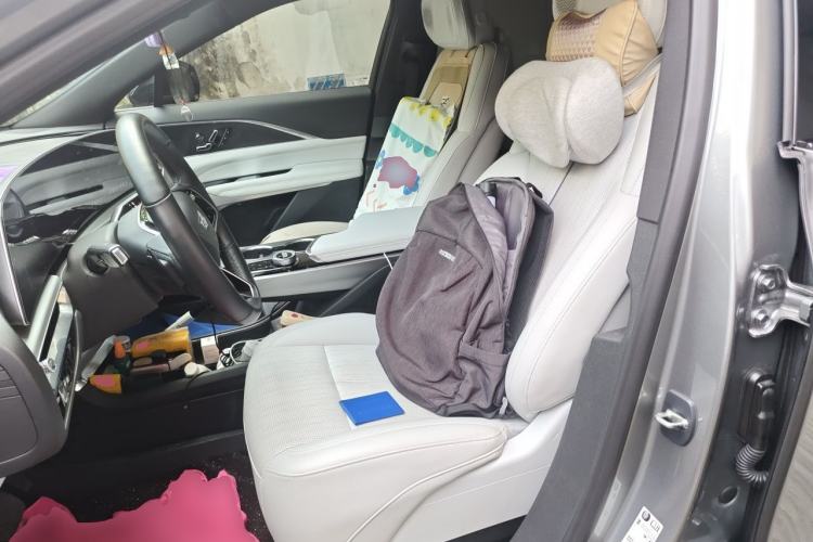 Used Cadillac LYRIQ 2024 Rear-Drive Standard Range Luxury Edition Left Front Seat