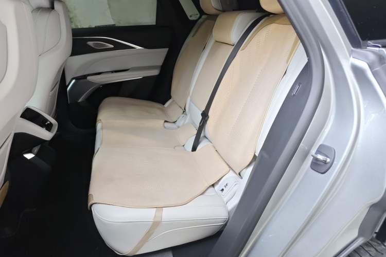 Used Cadillac LYRIQ 2024 Rear-Drive Standard Range Luxury Edition Left Rear Seat