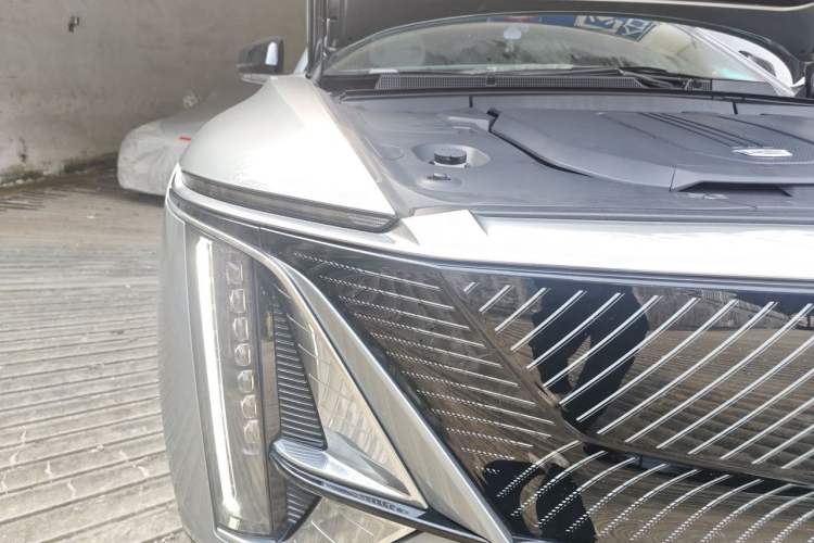 Used Cadillac LYRIQ 2024 Rear-Drive Standard Range Luxury Edition Right Front Headlight
