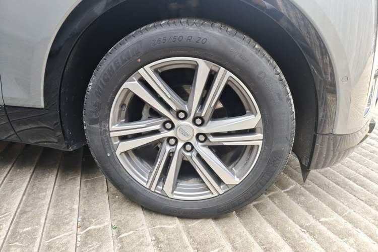 Used Cadillac LYRIQ 2024 Rear-Drive Standard Range Luxury Edition Right Front Wheel Hub