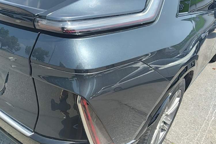 Used Cadillac LYRIQ 2024 Rear-Drive Standard Range Luxury Edition Right Rear Taillight