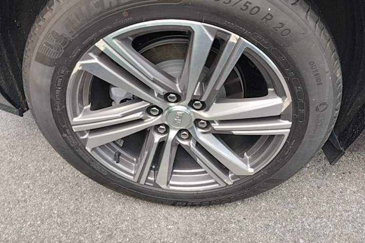 Used Cadillac LYRIQ 2024 Rear-Drive Standard Range Luxury Edition Right Rear Wheel Hub
