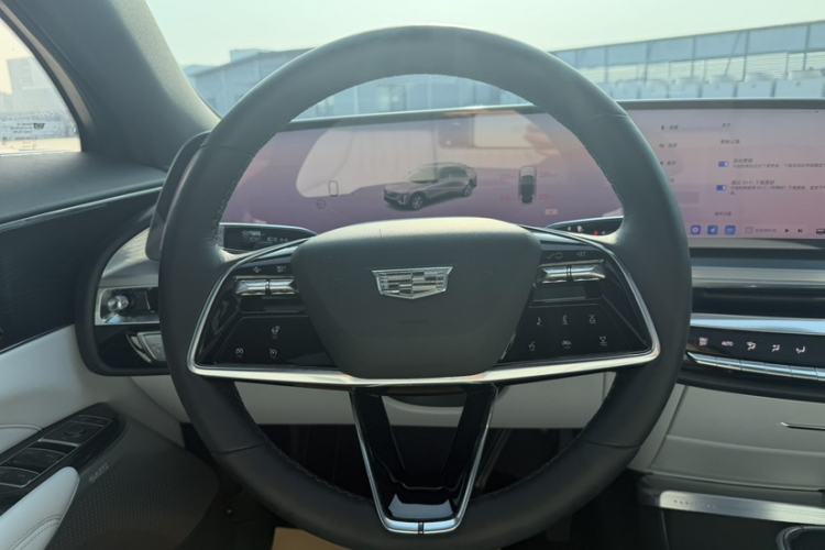 Used Cadillac LYRIQ 2024 Rear-Drive Standard Range Luxury Edition Steering Wheel