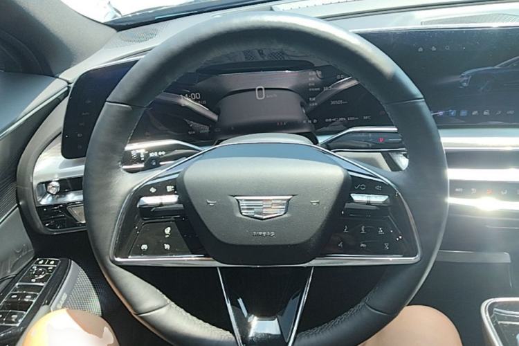 Used Cadillac LYRIQ 2024 Rear-Drive Standard Range Luxury Edition Steering Wheel