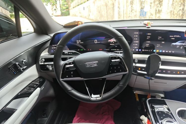 Used Cadillac LYRIQ 2024 Rear-Drive Standard Range Luxury Edition Steering Wheel