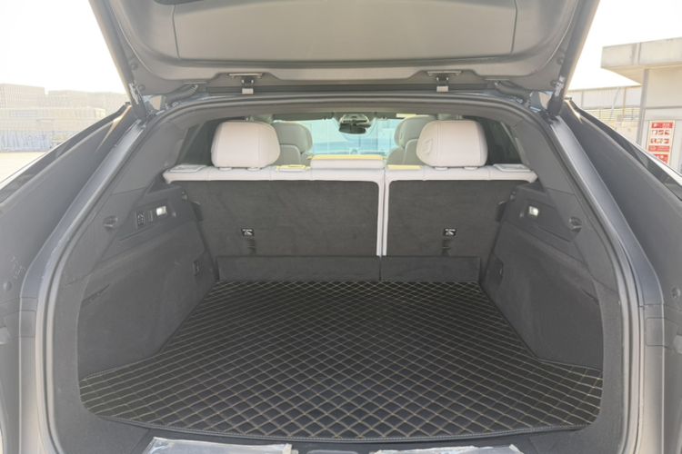 Used Cadillac LYRIQ 2024 Rear-Drive Standard Range Luxury Edition Trunk