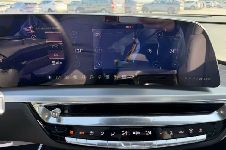 Used Cadillac LYRIQ 2024 Rear-Drive Standard Range Luxury Edition Audio And AC Panel