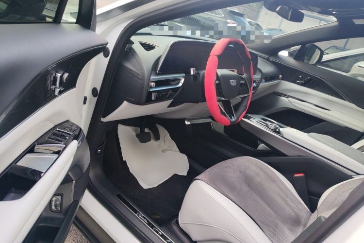 Used Cadillac LYRIQ 2024 Rear-Drive Standard Range Luxury Edition Driver Seat