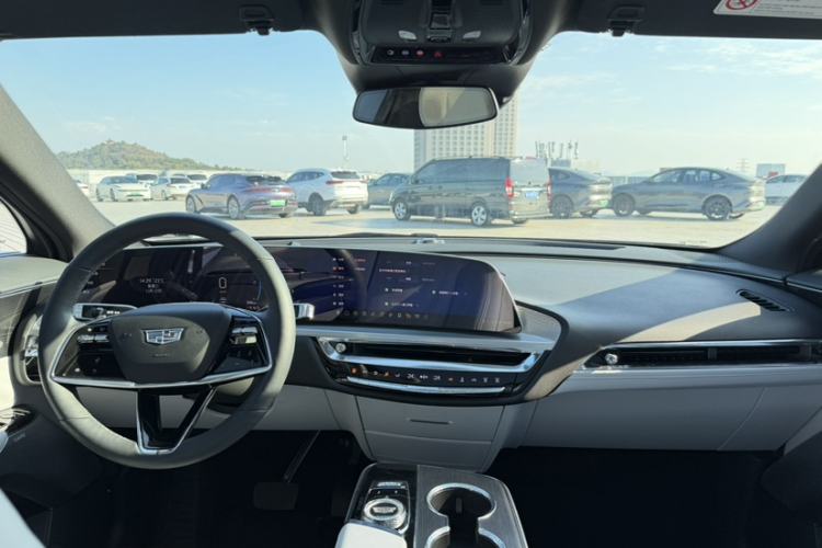 Used Cadillac LYRIQ 2024 Rear-Drive Standard Range Luxury Edition Interior 3