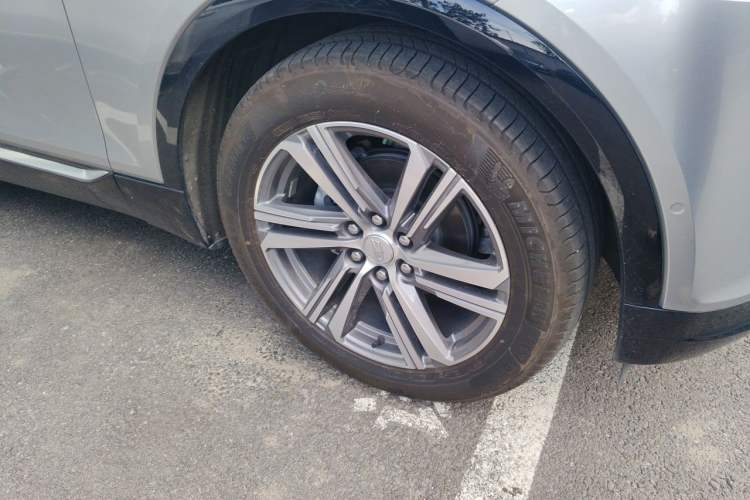 Used Cadillac LYRIQ 2024 Rear-Drive Standard Range Luxury Edition Right Front Wheel Hub