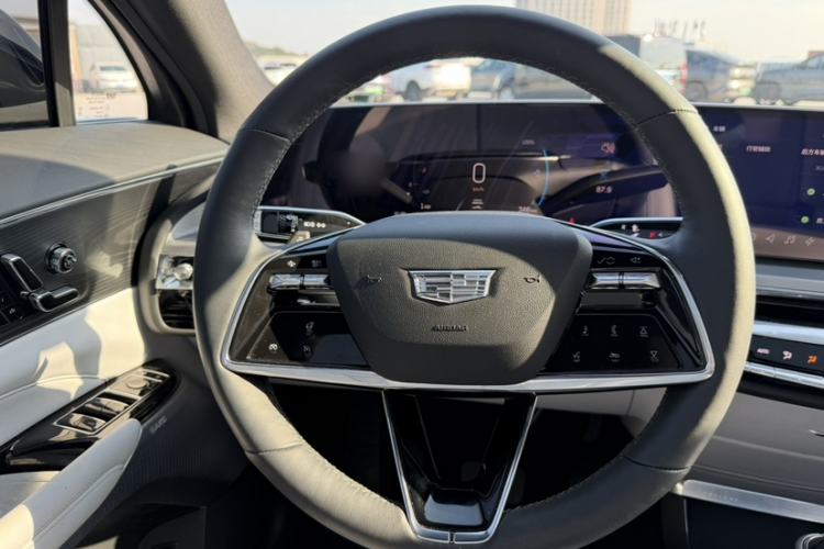 Used Cadillac LYRIQ 2024 Rear-Drive Standard Range Luxury Edition Steering Wheel